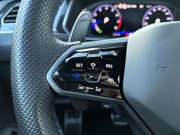 Volkswagen Tiguan II SUV R 2.0 TSI 320KM 2022 Volkswagen Tiguan R 4Motion DCC ACC Kamery 360 HarmanKardon Panorama Faktu, zdjęcie 15