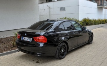 BMW Seria 3 E90-91-92-93 Limuzyna E90 318i 143KM 2010 BMW Seria 3 Lift 2010 r. Bezwypadkowy 2.0 Benzyna 143KM, zdjęcie 3