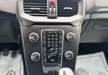 Volvo V40 II Cross Country 2.0 D2 DRIVE-E 120KM 2016 Volvo V40 2016r. 2.0 Diesel 120KM, zdjęcie 13