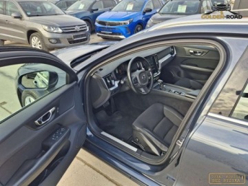 Volvo V60 II  Kombi 2.0 D3 150KM 2019 Volvo V60 2,0 d 150 KM automat navi alu el. klapa hak oplacony 2.0 Diesel, zdjęcie 9