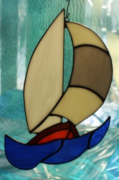 Витражный парусник на волне Для нее и для него