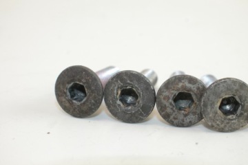 БОЛТЫ ЗАДНЕГО ТОРМОЗНОГО ДИСКА KAWASAKI ZX6R NINJA 94-97