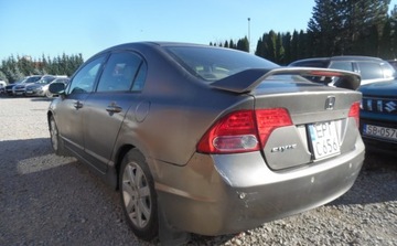 Honda Civic VIII Sedan 1.8 i-VTEC 140KM 2006 Honda Civic 2006r, 1.8 Benzyna, Delikatnie uszkodzony przod i tyl. Jezdzi., zdjęcie 3