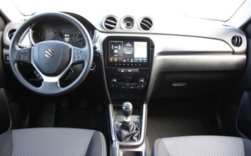 Suzuki 2024 Suzuki Vitara Premium 1,4 mild Hybrid 2WD 6MT Titan Dark Gray Auto demons, zdjęcie 9
