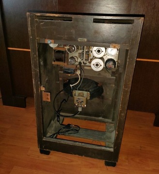 Старый ламповый радиоприемник Р.Г.Д. 723 довоенного 1938 г.
