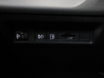 Peugeot 308 III Hatchback Plug-In 1.6 Hybrid 180KM 2023 Peugeot 308 PHEV Allure Pack navi kamera180 LED, zdjęcie 37