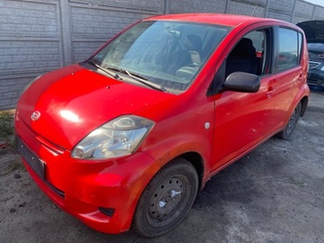 DAIHATSU SIRION II 2 4WD SVĚTLOMET SVĚTLO LEVÝ PŘEDNÍ