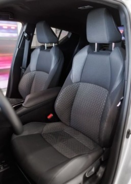 Toyota C-HR I Crossover Facelifting 1.8 Hybrid 122KM 2023 Toyota C-HR 1.8 Hybrid Style 1.8 Hybryda 122KM, zdjęcie 8