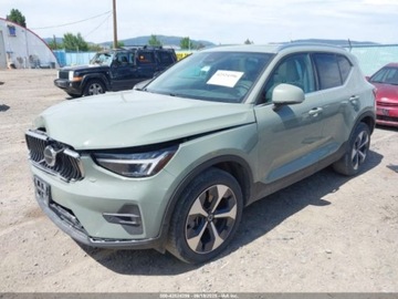Volvo XC40 2023 Volvo XC 40 B5 Plus Bright Theme 2023 2.0l 2.0 Benzyna 247KM, zdjęcie 1
