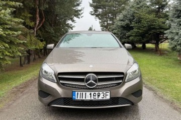 Mercedes Klasa A W176 Hatchback 5d 1.6 180 BlueEFFICIENCY 122KM 2013 Mercedes-Benz Klasa A Mercedes-Benz Klasa A 180 1.6 Benzyna 122KM, zdjęcie 2
