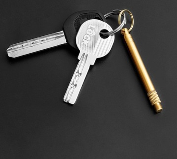 КОЛЬЦО ДЛЯ КЛЮЧЕЙ ЛЕЗВИЕ ВЕРСЕЛКИ ЩЕПКА ТИТАН