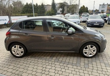 Peugeot 208 I Hatchback 5d Facelifting 1.2 PureTech 82KM 2018 Peugeot 208 1,2 83KM Klimatyzacja Serwis 1.2 Benzyna 83KM, zdjęcie 4