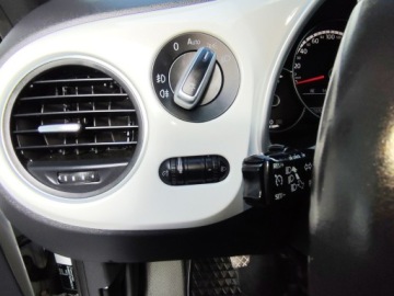 Volkswagen Beetle Hatchback 3d 1.6 TDI 105KM 2015 Volkswagen Beetle bezwypadkowy wyposażen, zdjęcie 15