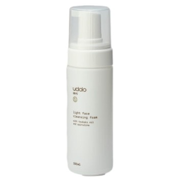 UDDO Pianka do mycia twarzy z olejem Tsubaki 150ml