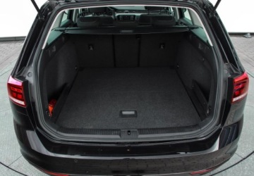 Volkswagen Passat B8 Variant Facelifting 2.0 TDI SCR 150KM 2023 Volkswagen Passat 2.0TDI 150KM DSG, Business, App Connect, Pakiet Zimowy,, zdjęcie 8