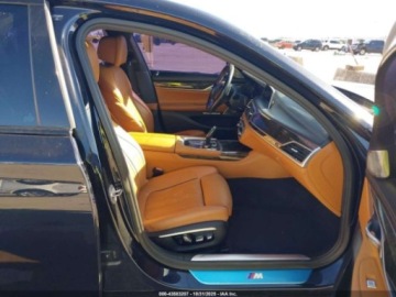 BMW Seria 7 G11-G12 2017 BMW Seria 7 750i 2017 4.4l 4.4 Benzyna 445KM, zdjęcie 9