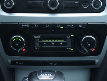 Skoda Octavia II Kombi Facelifting 2.0 TDI CR DPF 140KM 2013 Skoda Octavia 2.0 TDI, 4X4, DSG, Navi, Xenon, zdjęcie 15