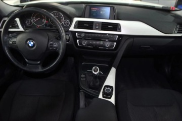 BMW Seria 3 F30-F31-F34 Limuzyna Facelifting 1.5 318i 136KM 2017 BMW Seria 3 LIFT - Polski salon _ Sedan _ Benzyna _ 1.5 Benzyna 136KM, zdjęcie 5