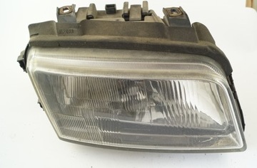 Lampa prawa przednia Audi A4 B5 przed liftingiem 5-pinów halogen 8D0941004E
