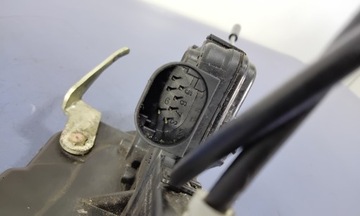 BMW 3 E46 ZÁMEK DVEŘE PŘEDNÍ PRAVÝ 7 PIN 8206408