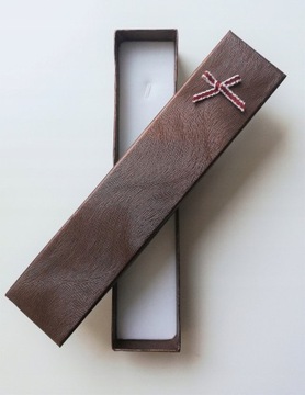 długie pudełko brązowe ozdobne opakowanie prezent