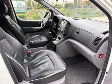 Hyundai H1 II Wagon 2.5 CRDi 170KM 2011 HYUNDAI H1 8-OSÓB KLIMA PARKTRONIC HAK SKÓRY GRZANE FOTELE WEBASTO, zdjęcie 6