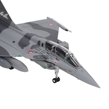 Сплавная модель истребителя в масштабе 1:7.