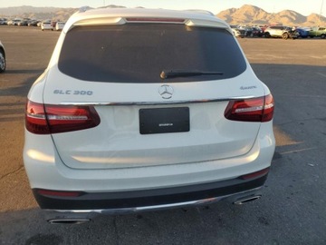 Mercedes GLC C253 2018 Mercedes-Benz GLC 300 4Matic 2018 2.0 Benzyna 241KM, zdjęcie 2