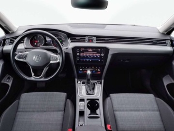 Volkswagen Passat B8 Variant Facelifting 2.0 TDI SCR 150KM 2021 Volkswagen Passat Variant Faktura VAT Hak Navi Grzane fotele 2.0 Diesel, zdjęcie 21