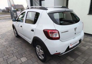 Dacia Sandero II Hatchback 5d 1.5 dCi 90KM 2014 Dacia Sandero Dacia Sandero 1.5 dCi Laureate 1.5 Diesel 90KM, zdjęcie 2