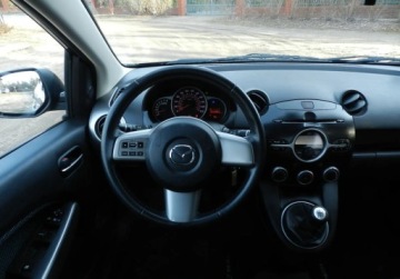 Mazda 2 II Hatchback 5d 1.3 86KM 2010 Mazda 2 ekonomiczna niezawodna 5drzwi Klima 1.3 Benzyna 86KM, zdjęcie 6