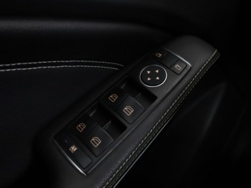 Mercedes Klasa A W176 Hatchback 5d Facelifting 180 d 109KM 2015 Mercedes A 180 A180 CDI Urban Klimatyzacja, zdjęcie 29