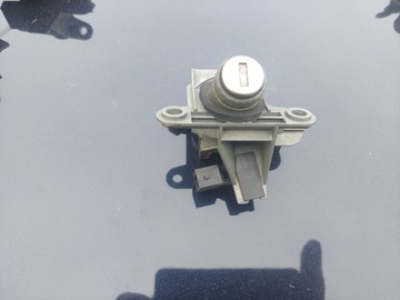 AUDI A4 B5 SEDAN LIFT 99-01 ZAMEK KLAPY WKŁAD