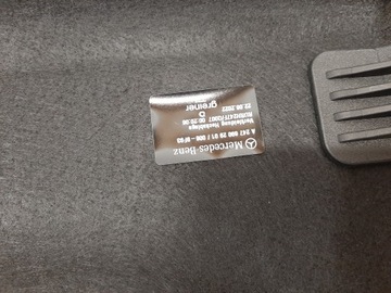 POLIČKA KUFRU MERCEDES GLA II A2476902901 22R