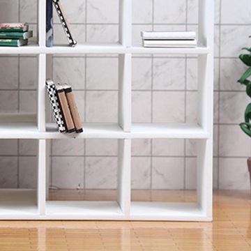 Миниатюрная витрина для кукол.