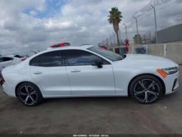 Volvo S60 III 2024 Volvo S60 B5 Core Dark Theme 2024 2.0L 2.0 Benzyna 247KM, zdjęcie 6