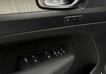 Volvo XC40 Crossover 2.0 T4 190KM 2020 Volvo XC 40 T4 190KM skora virtual BEZWYPADKOWY panorama GWARANCJA BLIS, zdjęcie 32