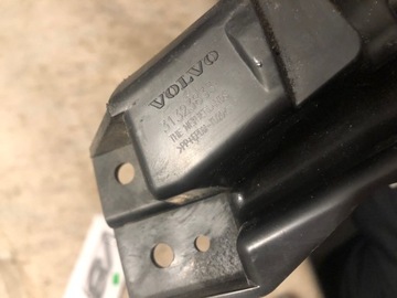 DRŽÁKY VÝZTUHA VOLVO S60 V60 PŘEDNÍ PRAVÉ ORIGINÁLNÍ UŽÍVÁN 31323833