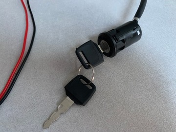 STACYJKA DO SKUTERA Z DWOMA KLUCZYKAMI DO HULAJNOGI VIRON