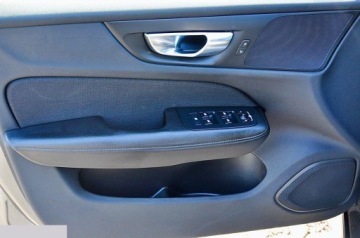 Volvo V60 II  2020 Volvo V60 B3 B Geartronic Momentum 163KM 2020r, zdjęcie 30