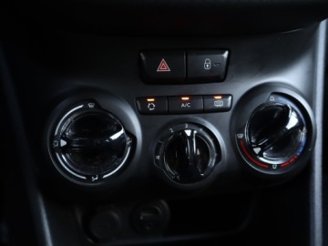 Peugeot 2008 I SUV Facelifting 1.6 BlueHDi 99KM 2016 Peugeot 2008 1.6 BlueHDi, Klima, Tempomat, zdjęcie 17