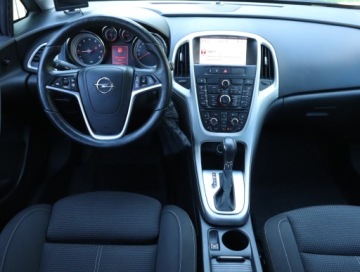 Opel Astra J GTC 1.4 Turbo ECOTEC 140KM 2013 Opel Astra 1.4 T, Automat, Navi, Xenon, Klima, zdjęcie 6