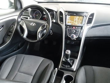 Hyundai i30 II Hatchback 3d Facelifting 1.6 CRDi 110KM 2016 Hyundai i30 1.6 CRDi 110KM/Nawi/Kamera, zdjęcie 17