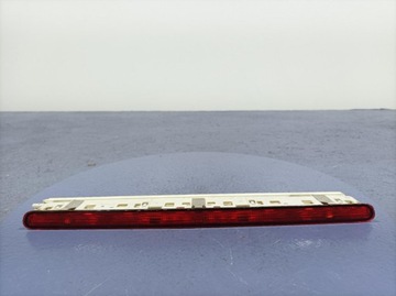 AUDI A4 B7 KOMBI AVANT TŘETÍ SVĚTLO STOP 8E9945097B