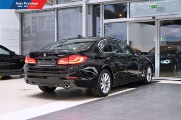 BMW Seria 5 G30-G31 Limuzyna 518d 150KM 2018 BMW Seria 5 518dSpryskiwacze ReflektorowSystem Nawigacji Business 2.0, zdjęcie 18