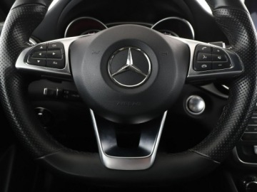 Mercedes Klasa A W176 Hatchback 5d Facelifting 180 122KM 2017 Mercedes A 180 AMG Line full LED Podg.fotele i, zdjęcie 20