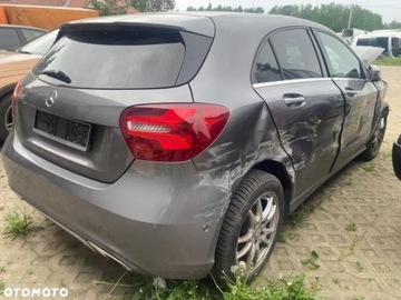 Mercedes Klasa A W176 Hatchback 5d Facelifting 180 122KM 2015 Mercedes-Benz Klasa A 1.6 Benzyna 122KM, zdjęcie 2
