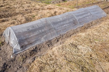 ФОЛЬГА ТУННЕЛЬ МИНИ САД ТЕПЛИЦА 4м ЗАЩИТНАЯ ФОЛЬГА 400х60х40см 2,4 м2