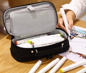 ПРОЧНЫЙ Футляр для карандашей, вмещающий школьные мелки и фломастеры.