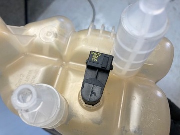 DISCOVERY SPORT FACELIFT L550 NÁDOBKA VYROVNÁVACÍ